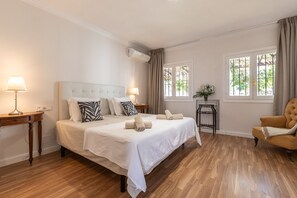 7 chambres, fer et planche à repasser, Wi-Fi, draps fournis