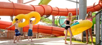 Luxury Villa With Hot Tub & Access To Pool, Minutes To Cavendish Beach