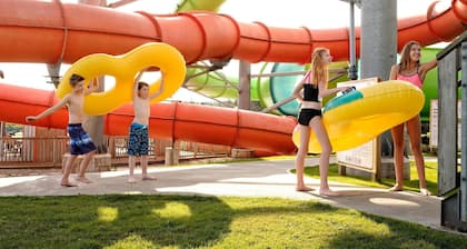 Luxury Villa With Hot Tub & Access To Pool, Minutes To Cavendish Beach