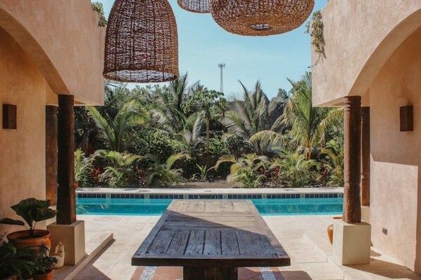 حمام سباحة