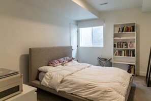 1 bedroom, WiFi - Modern 1 Bed 750sf Lux flat w/ Kitchen (Bluffdale)