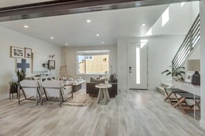 Interior - Newly built 3 Bed 2100 sf Stylish Flat (Bluffdale)