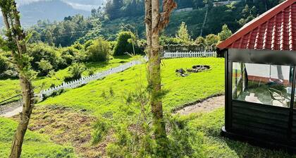 Stylish & Cozy Villa: Lush lawns - Firepit - Glass House - 5 mins from Ooty town