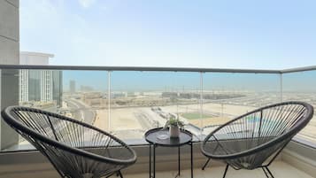 Grand Apartment | Balcony