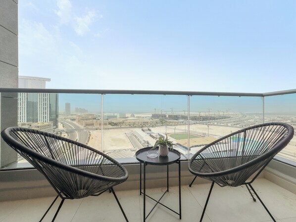 Grand Apartment | Balcony