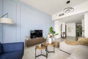 Exclusive Apartment | Ruang tamu | 50 inci sebuah televisyen pintar dengan digital 