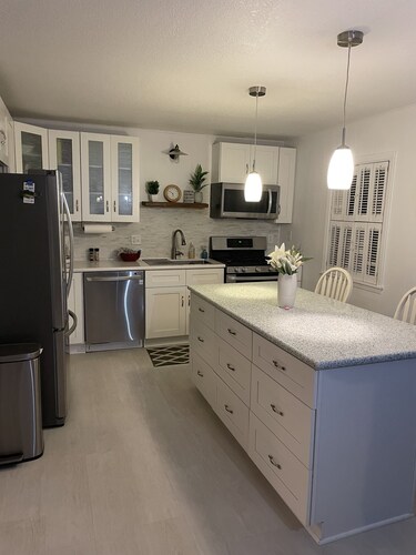 Beautiful cabin, one bedroom with a queen bed