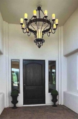 Interior - Adorable Casita Pool, Spa, Desert Mountain Views
(Fountain Hills)