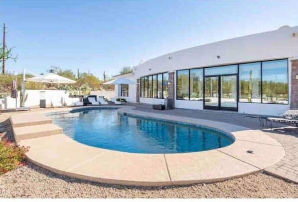 Pool - Adorable Casita Pool, Spa, Desert Mountain Views
(Fountain Hills)