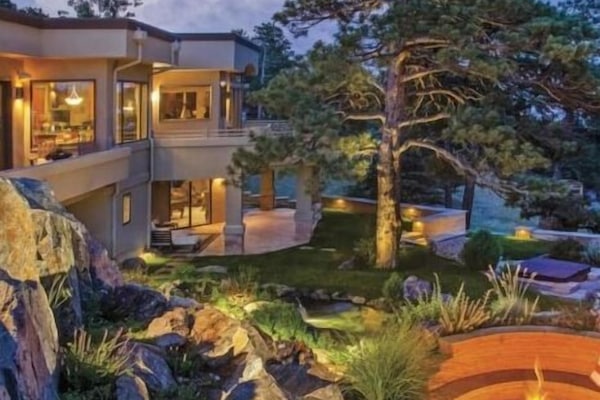 Multi-million dollar luxury mountain home featured in magazines- AMAZING VIEWS