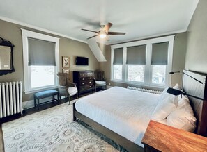 4 bedrooms, desk, iron/ironing board, free WiFi