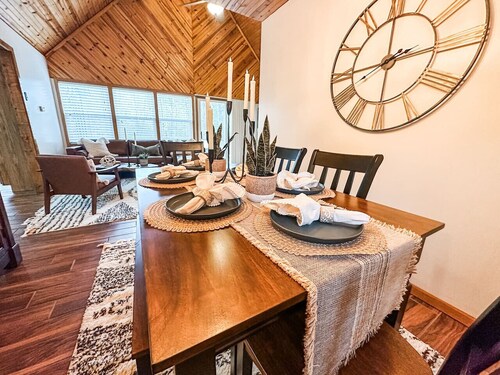 Cedar River Home-Pet Friendly!