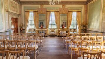 Cottage | Banquet hall