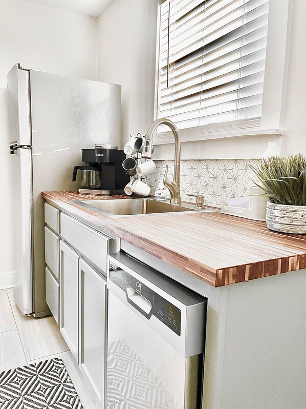 Private kitchen - Medical Professionals Welcome! Near St. Jude & Medical District~Pet Friendly (Memphis)