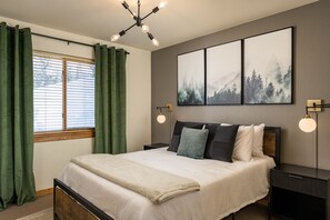 4 Schlafzimmer, Schreibtisch, Bügeleisen/Bügelbrett, Reisekinderbett