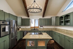 Refrigerador, microondas, horno, placa de cocina