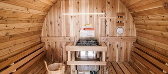 Luxury Lakefront Container Home - Sauna, Fishing, Kayaks & Mountain Views