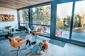 Children’s area - 
Luxury Lakefront Container Home - Sauna, Fishing, Kayaks & Mountain Views (Black Hawk)