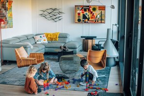 Children's area - 
Luxury Lakefront Container Home - Sauna, Fishing, Kayaks & Mountain Views (Black Hawk)