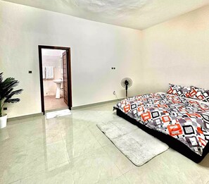 1 chambre, fer et planche à repasser, Wi-Fi, draps fournis