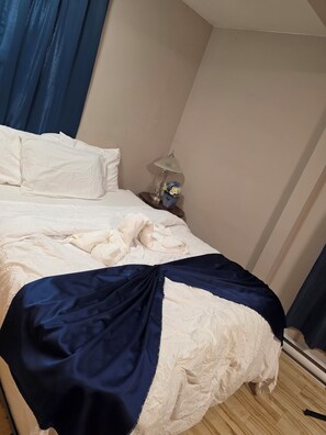 Standard Suite, Courtyard View | Desk, laptop workspace, soundproofing, free WiFi - EARTHQUEST Lodge (Port Burwell)