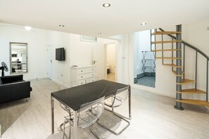 Apartamento, várias camas | Opções para refeição