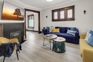 Smart-TV, Videospiele, Bücher, Musikbibliothek