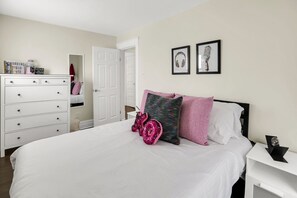4 Schlafzimmer, Zimmersafe, Bügeleisen/Bügelbrett, Reisekinderbett