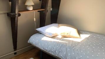 4 bedrooms, iron/ironing board, WiFi