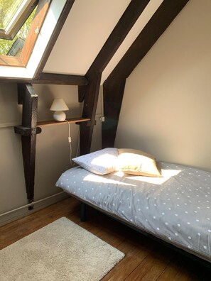 4 عدّة غرف نوم ومكواة/لوح كي وواي فاي