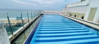 Modern luxury Condo,3 bedroom and 3 bathrooms
