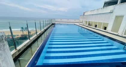 Modern luxury Condo,3 bedroom and 3 bathrooms