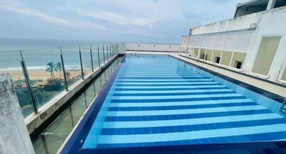 Modern luxury Condo,3 bedroom and 3 bathrooms
