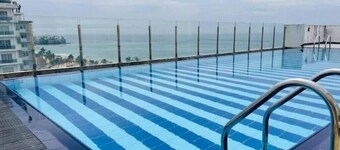Modern luxury Condo,3 bedroom and 3 bathrooms
