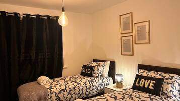 House | 2 bedrooms, iron/ironing board, free WiFi, bed sheets