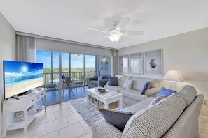 Living area - Secluded Island Oasis (Marco Island)