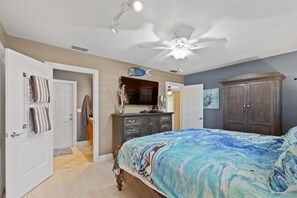 3 bedrooms, desk, WiFi, bed sheets
