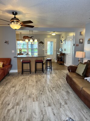 Smart TV, chimenea y impresora 