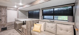 Crashpad on The Washington Ave Strip - a RV, Parking restrictions read below: