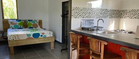 熨斗/熨衫板、Wi-Fi、床單