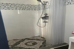 Towels, toilet paper - Charming Mountain Breeze Studio (PORTSMOUTH)