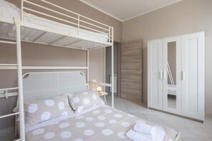 2 chambres, fer et planche à repasser, lit de bébé portatif, Wi-Fi