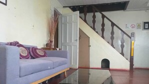 Basic Room | Living area