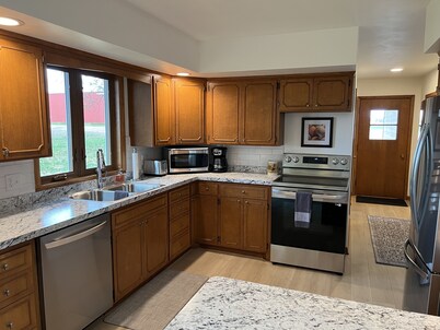 Newly renovated house minutes from Granite Peak, Nine Mile, Wausau & Hospitals