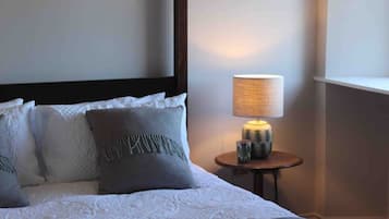 3 habitaciones, tabla de planchar con plancha, wifi y ropa de cama
