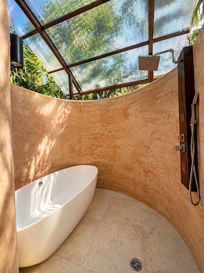 Combined shower/bathtub, jetted bath, rainfall showerhead, hair dryer