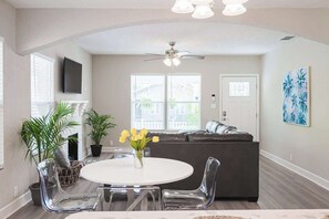 Interior - 3x Properties - Pet Friendly Historic Estate (Lakeland)