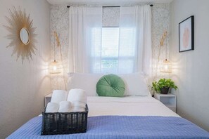 5 bedrooms, desk, iron/ironing board, travel cot