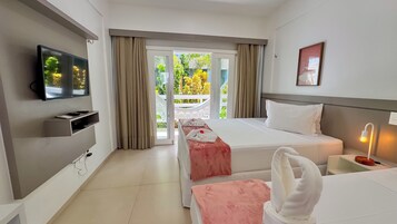 Comfort Triple Room | Desk, laptop workspace, free cribs/infant beds, free WiFi