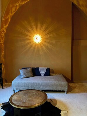 Suite – deluxe | Oppholdsområde | Smart-TV